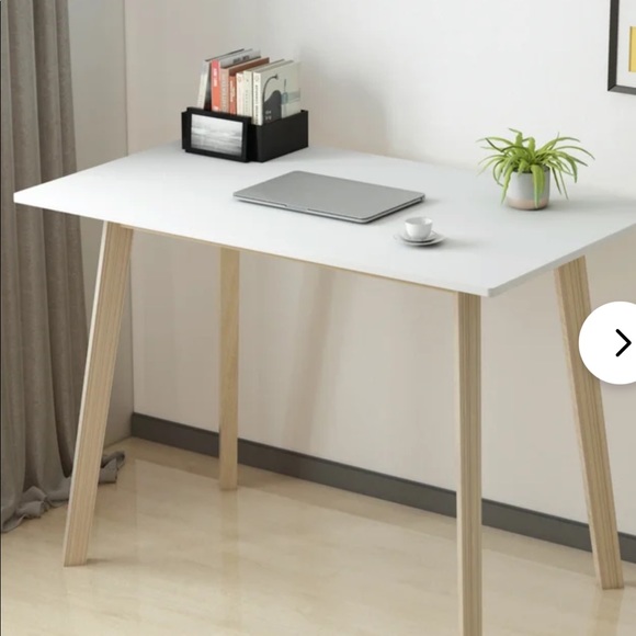 Desk - Picture 2 of 4